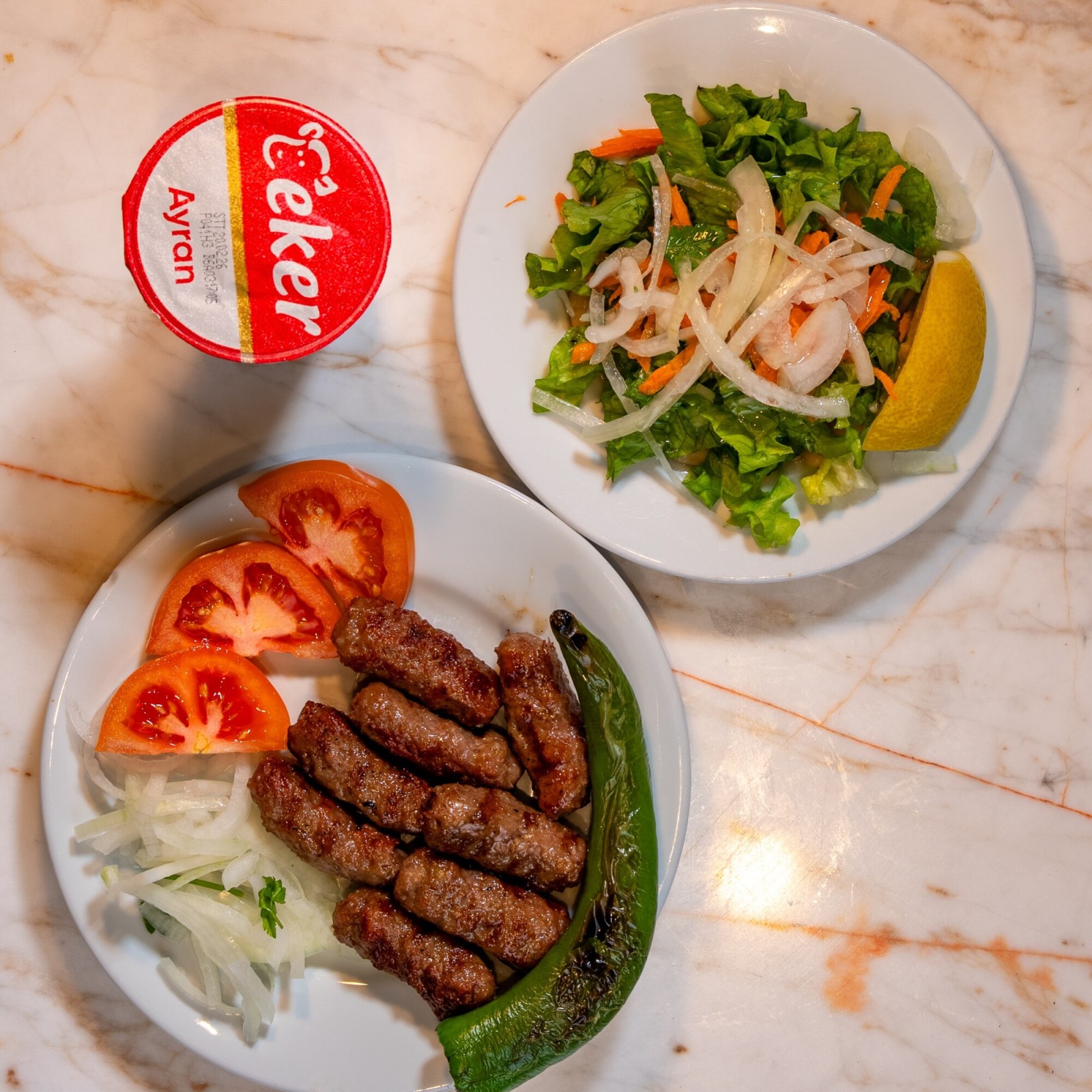 Izgara Köfte + Ayran + (Piyaz ikramlı)