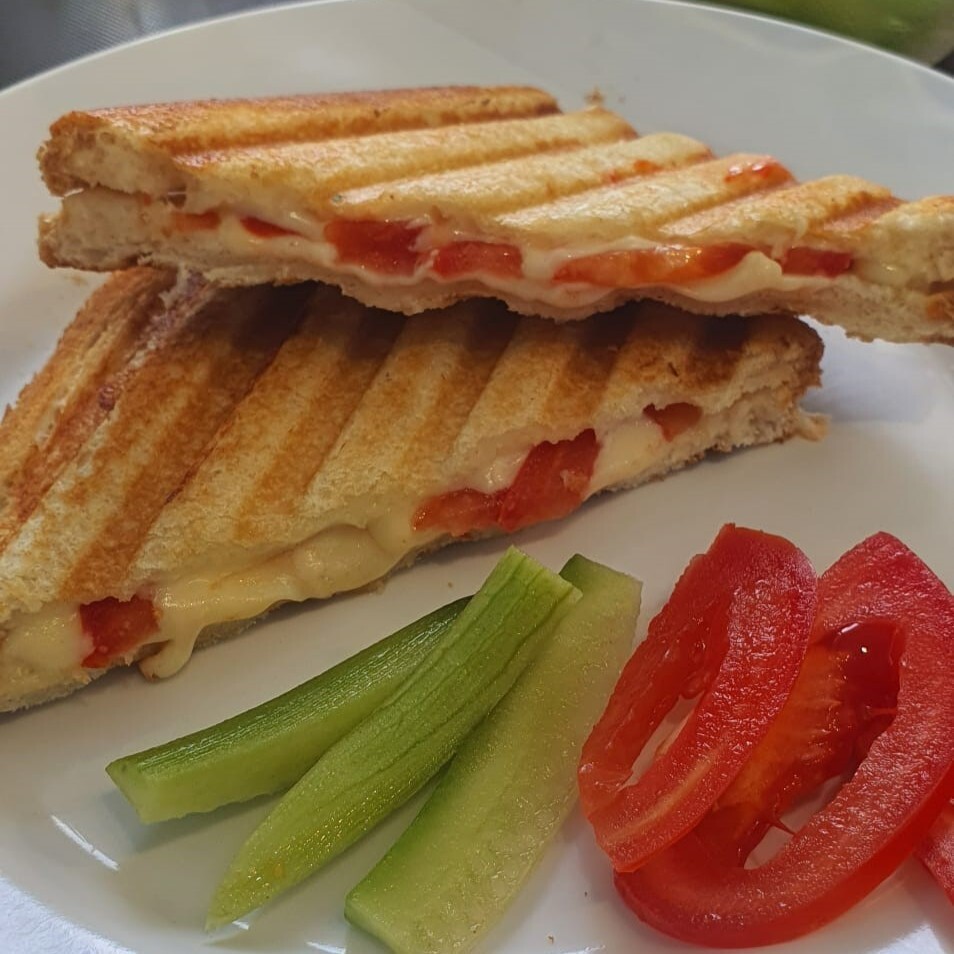 Tost (Kaşarlı+ Domatesli)