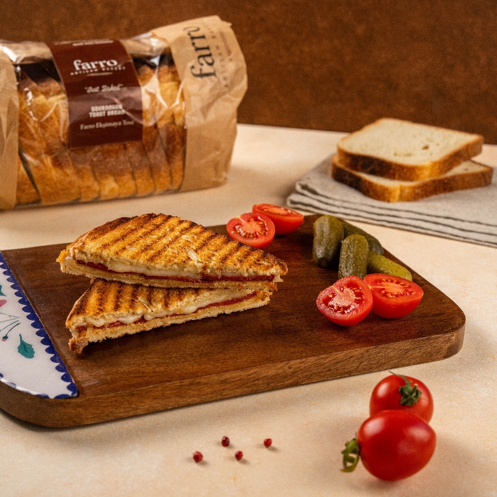Sucuklu Kaşarlı Ekşi Maya Tost