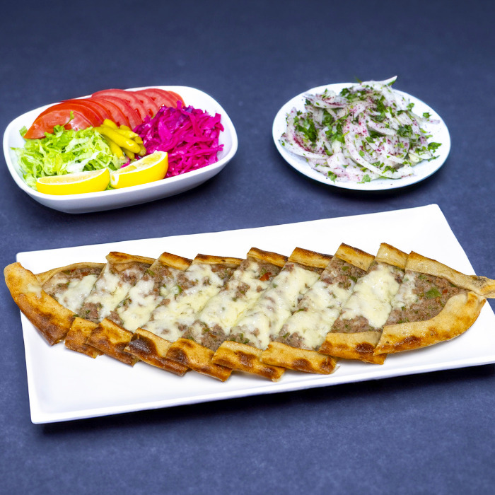 Kıymalı Kaşarlı Pide