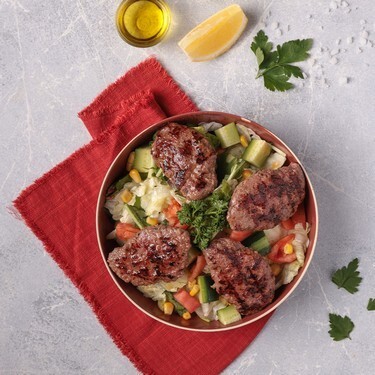 Izgara Köfteli Salata