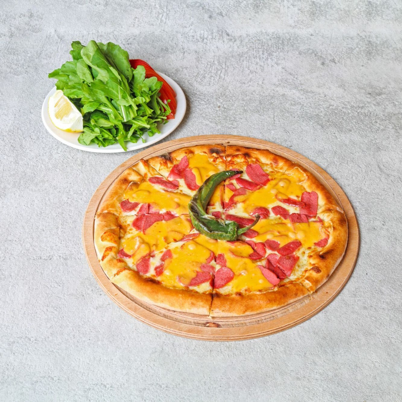 Yuvarlak Sosisli Cheddar Peynirli Pide