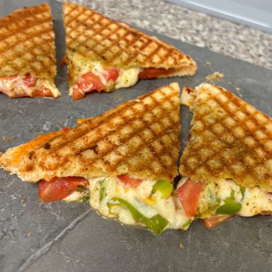 Pesto Soslu Tost