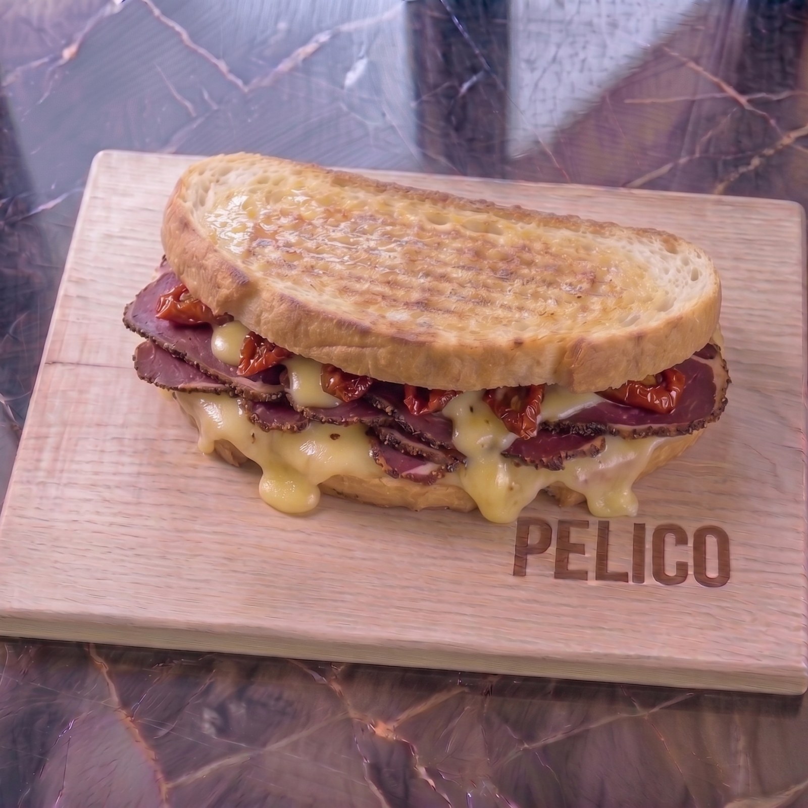 Pastırmalı Kaşarlı Tost