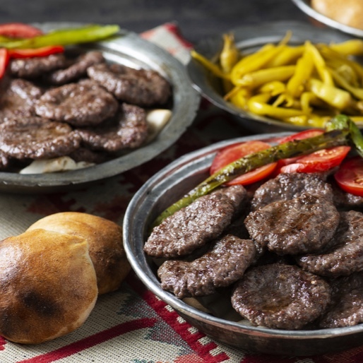 Tam Ekmek Arası Sivas Köfte Menü