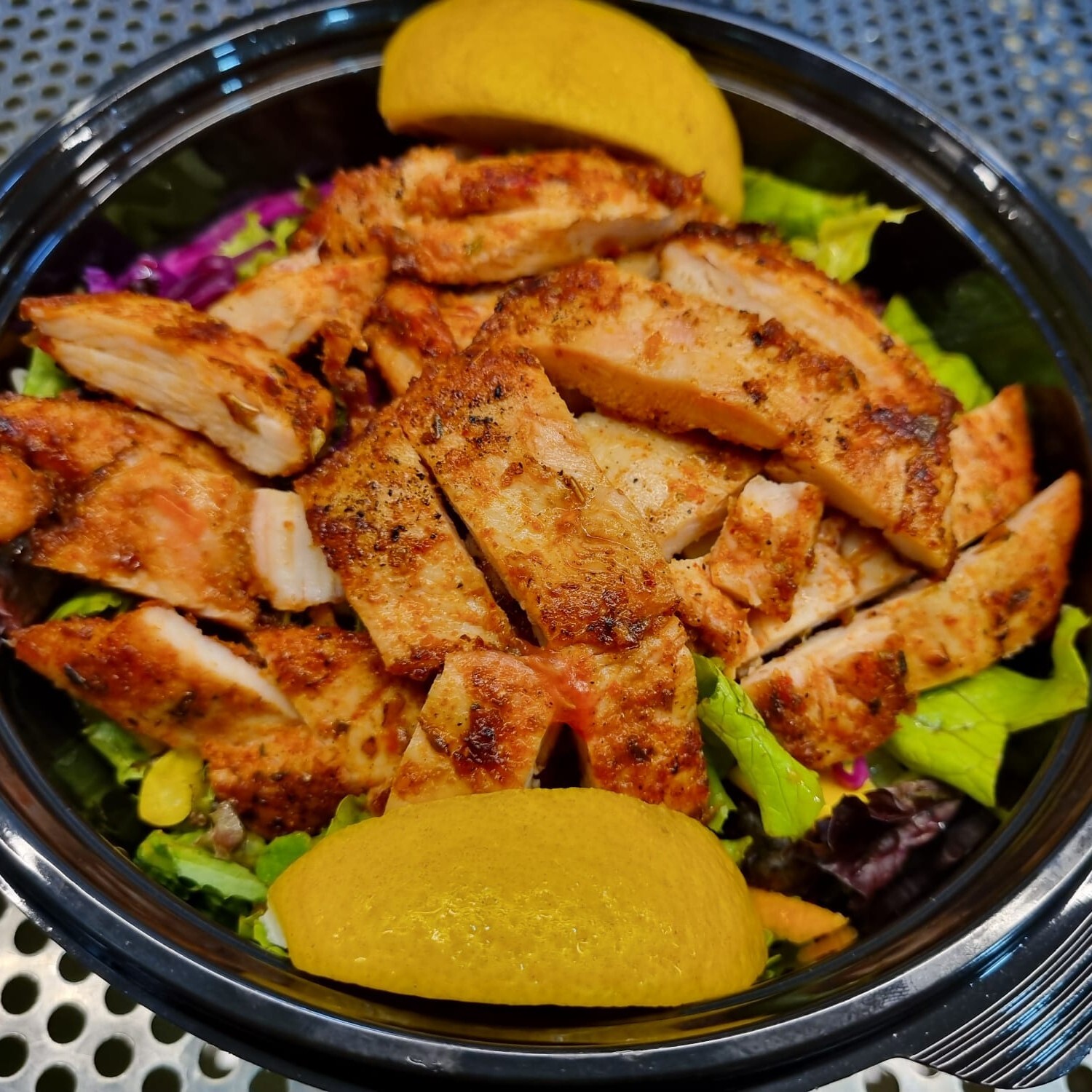 Izgara Tavuklu Salata