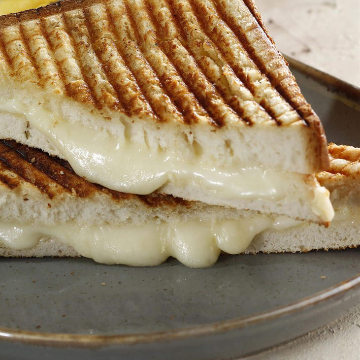 Büyük Sandviç Ekmeğine Çift Kaşarlı Tost
