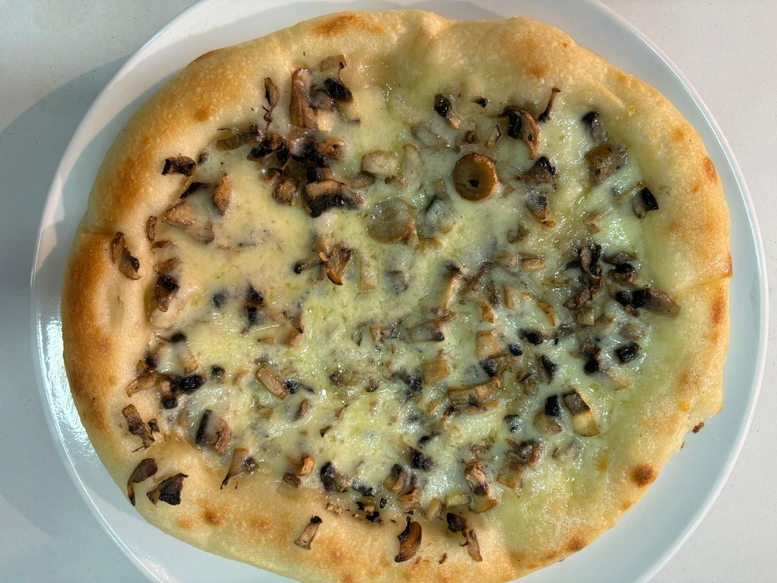 Mantarlı Kaşarlı Güveç Pizza
