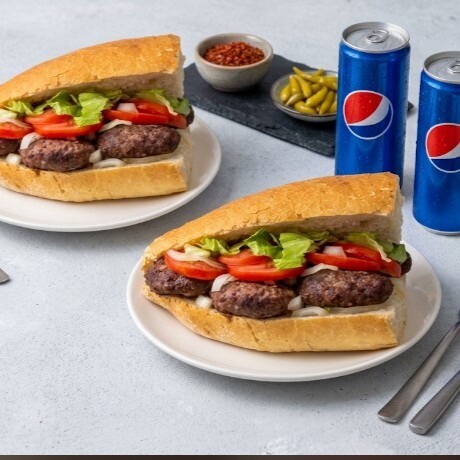 İkili Köfte Şöleni (2 Adet Yarım Köfte Tost + 2 Kutu Pepsi + Duble Turşu & Sos)