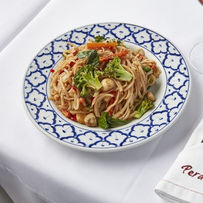 Dana Etli Fesleğenli Acılı Noodle