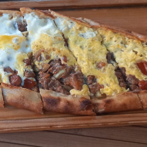 Kuşbaşı Yumurtalı Pide (35 cm.)