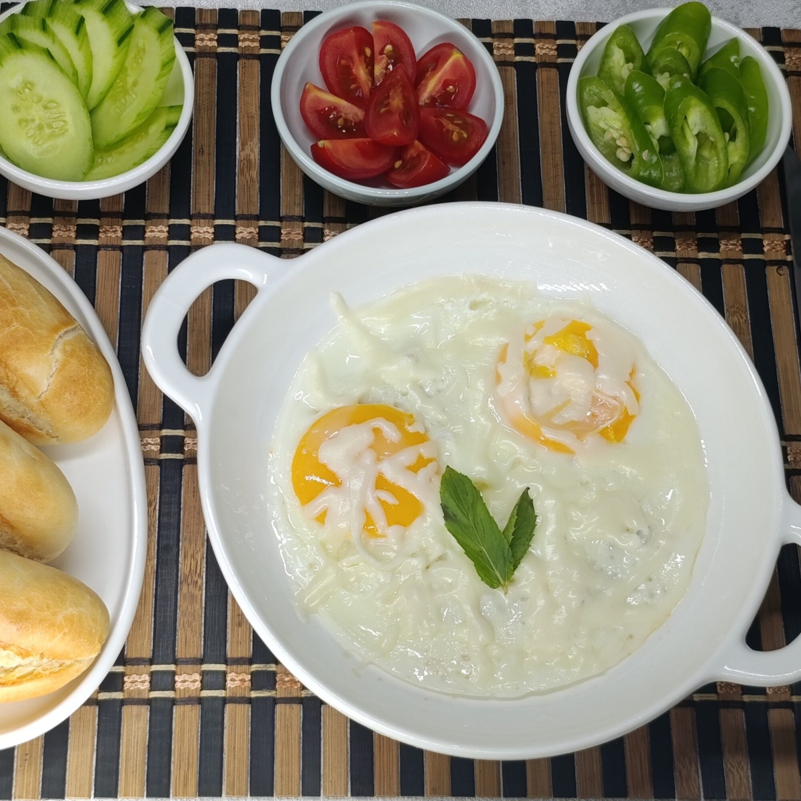 Sahanda Kaşarlı Yumurta