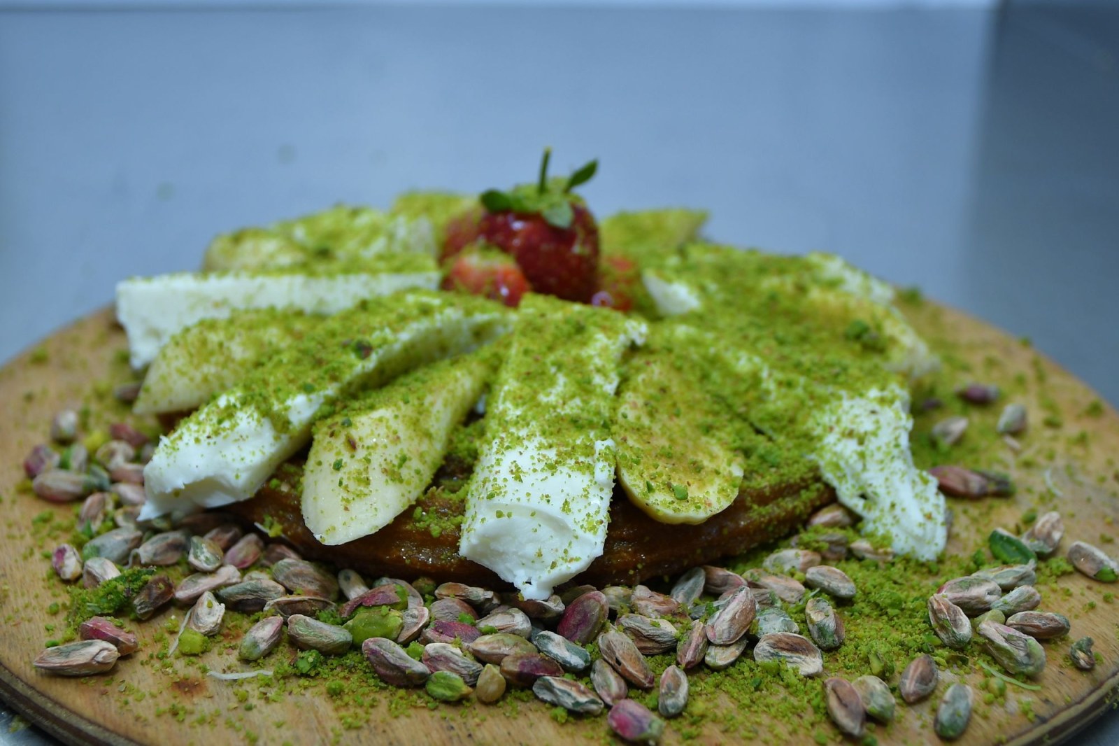 Muz Kaymak Fıstıklı Dolanger Tatlısı 1 Kg