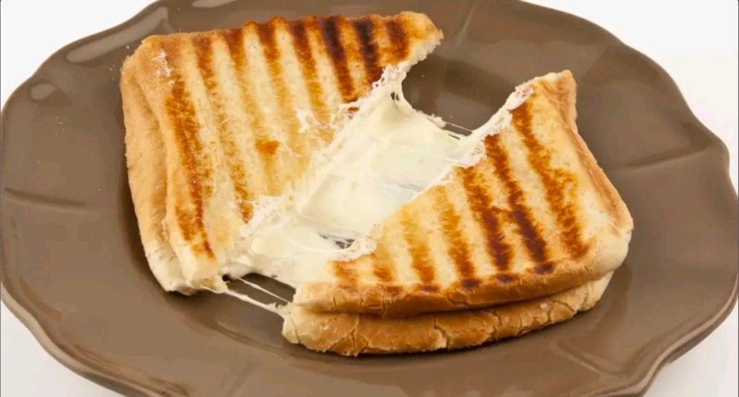 Beyaz Peynirli Tost