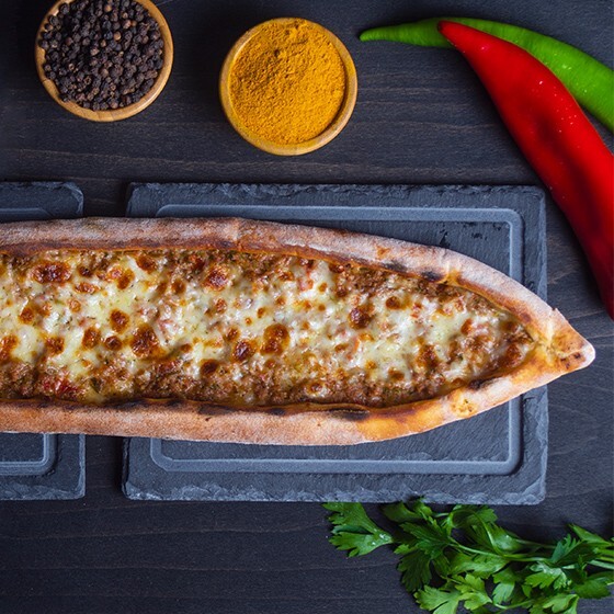 Kıymalı Kaşarlı Pide