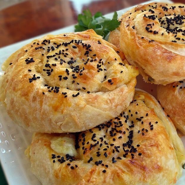 Ispanaklı Gül Böreği