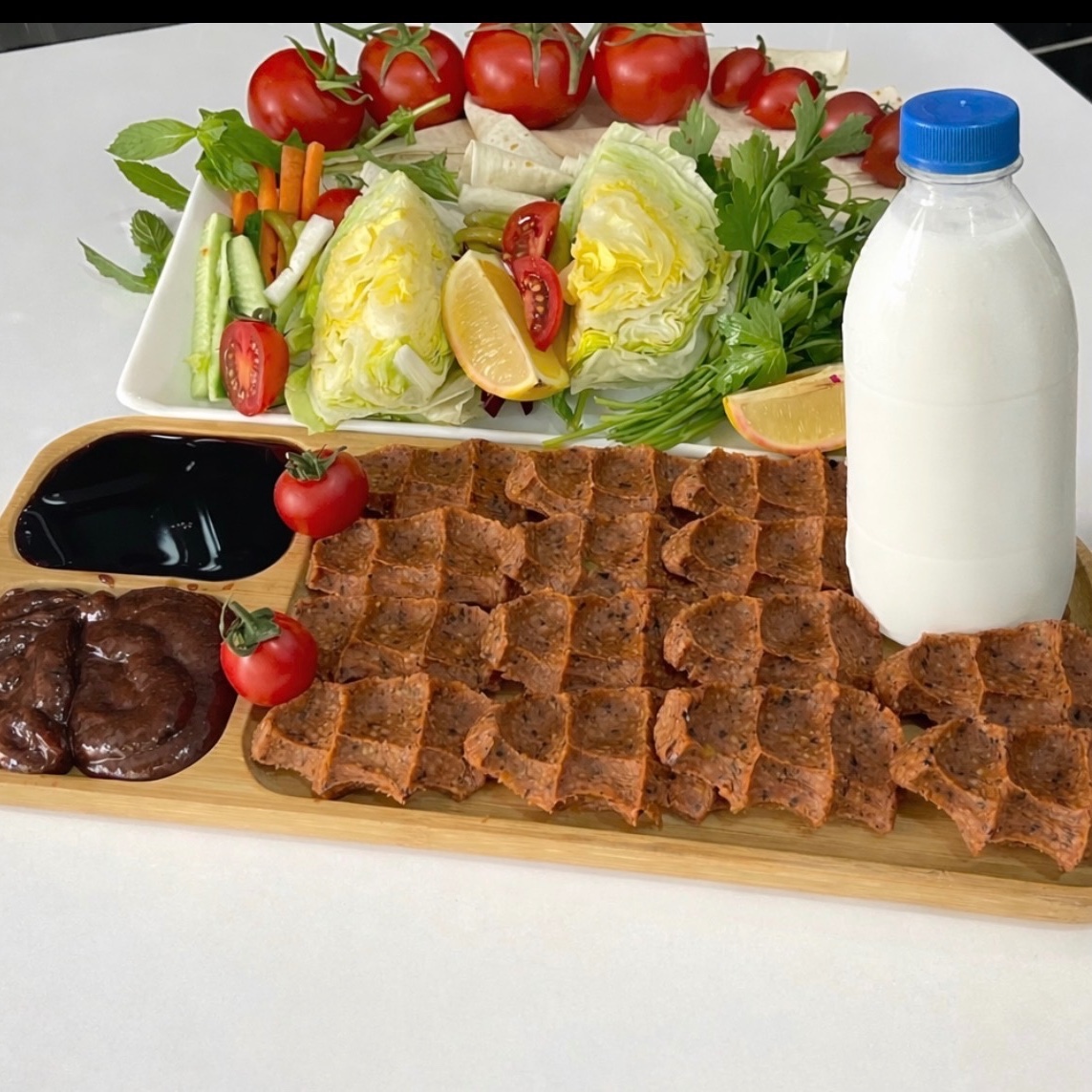 Çiğ Köfte (500 gr.) (Orta Paket) + (1 Litre Ayran)