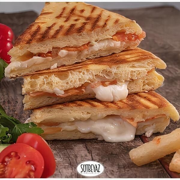 Kaşarlı Sucuklu Bazlama Tost