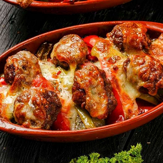 Kiremitte Kaşarlı Köfte