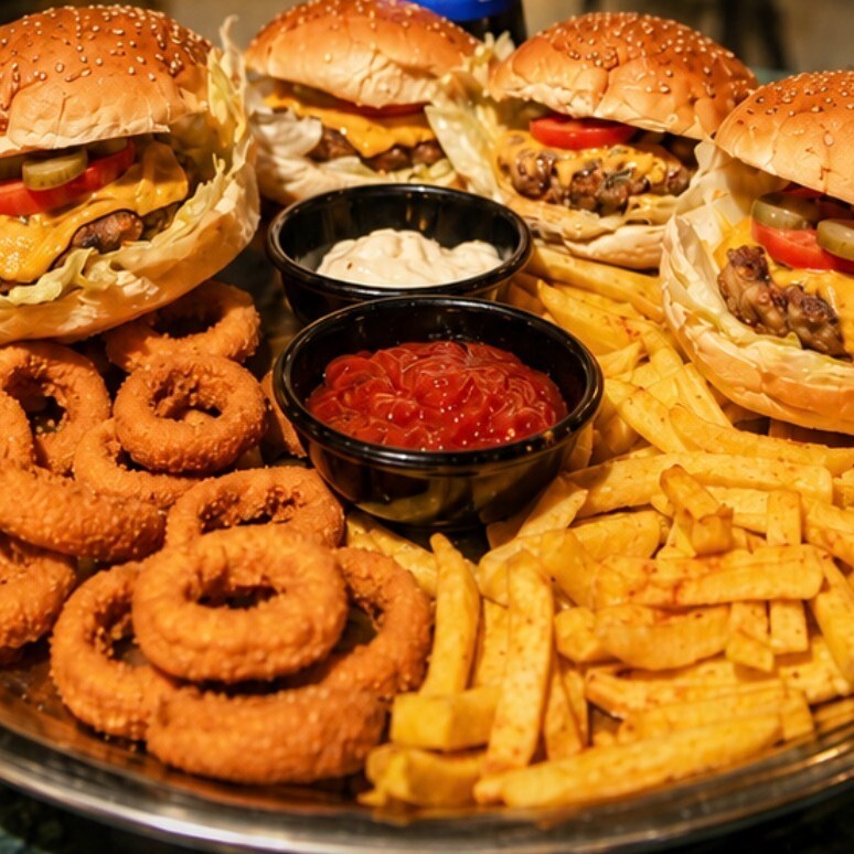 4 ADET AİLE BOYU BURGER MENÜ (140 Gr)