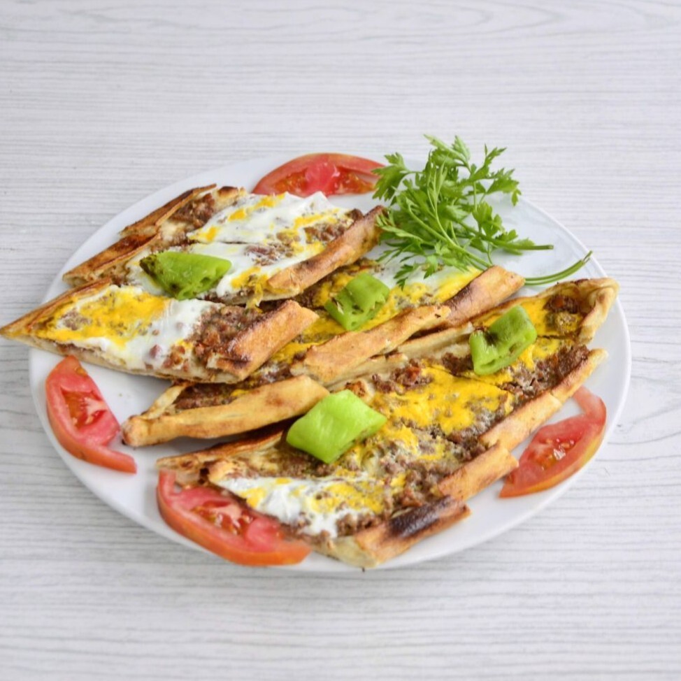 Kıymalı Yumurtalı Pide