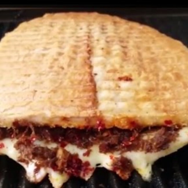 Kavurmalı Kaşarlı Patatesli Tost Ekmek