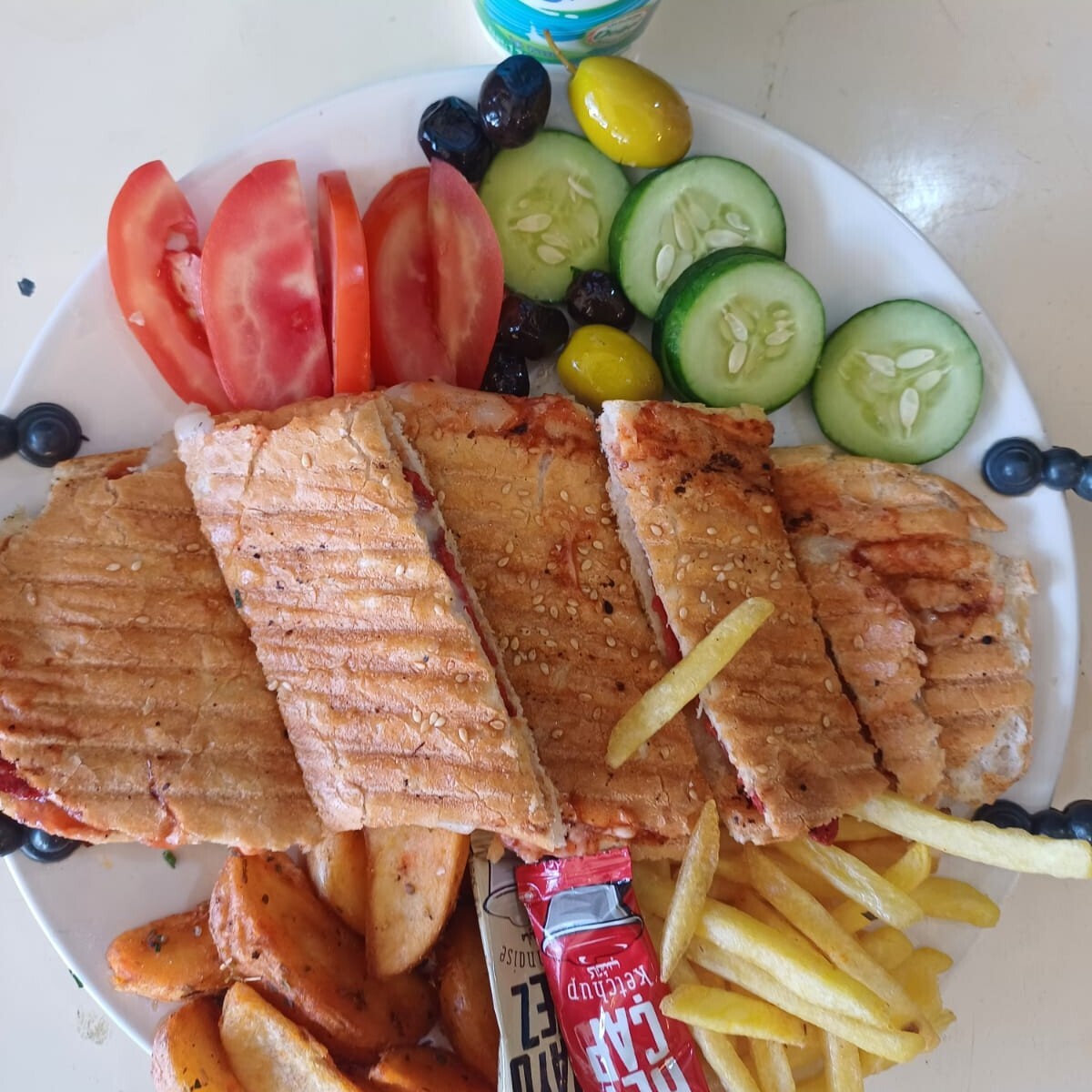 kasap sucuklu tost menü