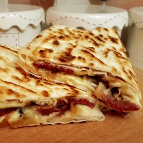 Sucuklu Kaşarlı Teryağlı Gözleme