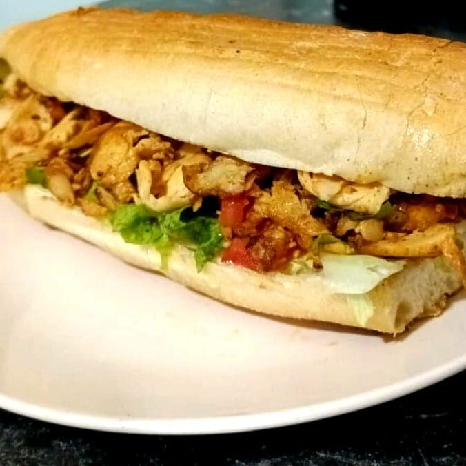 Kırıntı Yarım Ekmek Kaşar Peynirli Tavuk Döner