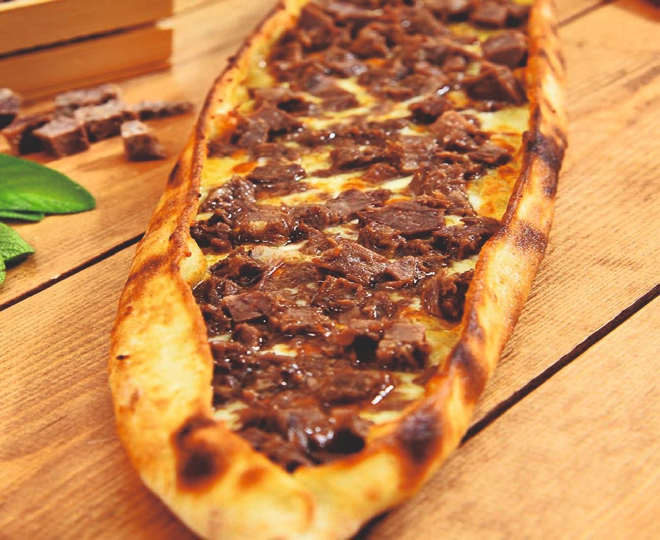 Kavurmalı Kaşarlı Pide