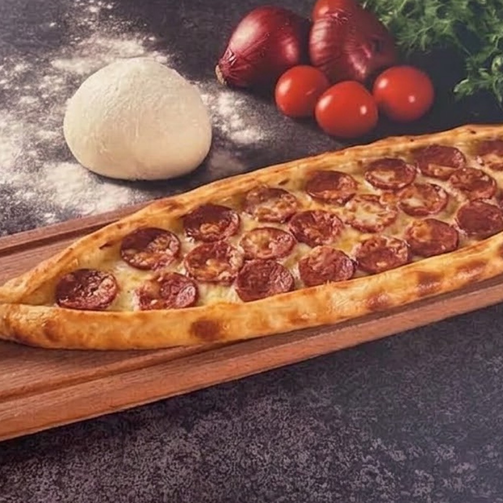 Kaşarlı Sucuklu Pide