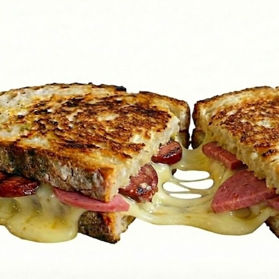 Ekşi Mayalı Ekmeğe Karışık Tost