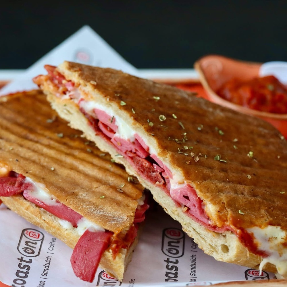 Yarım Kaşarlı Tost