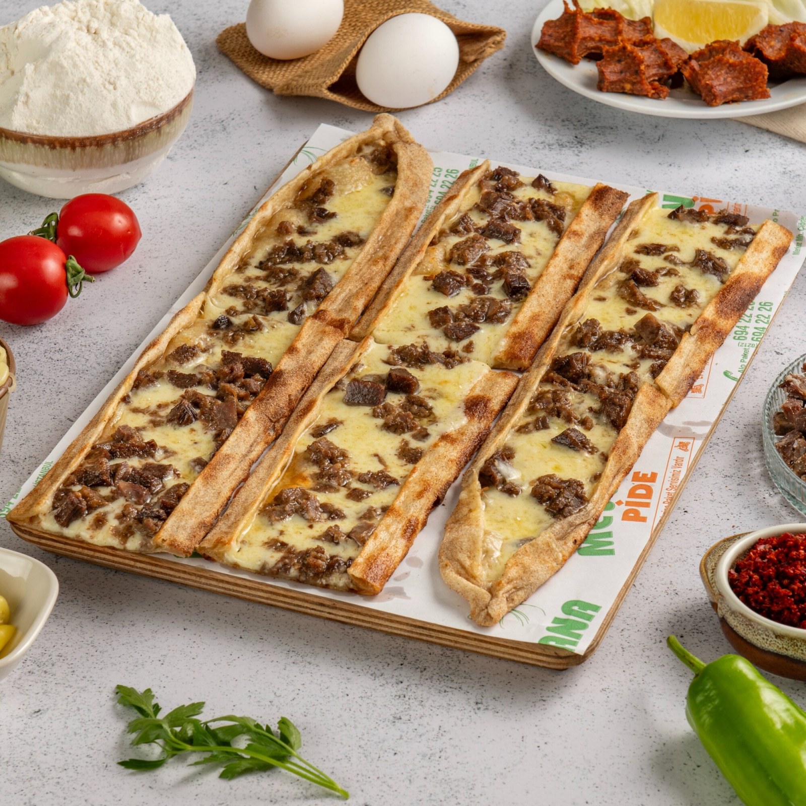 Kavurmalı Kaşarlı Pide