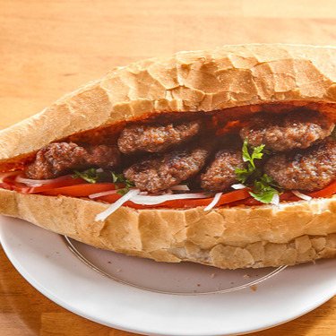 Üç Çeyrek Köfte Ekmek