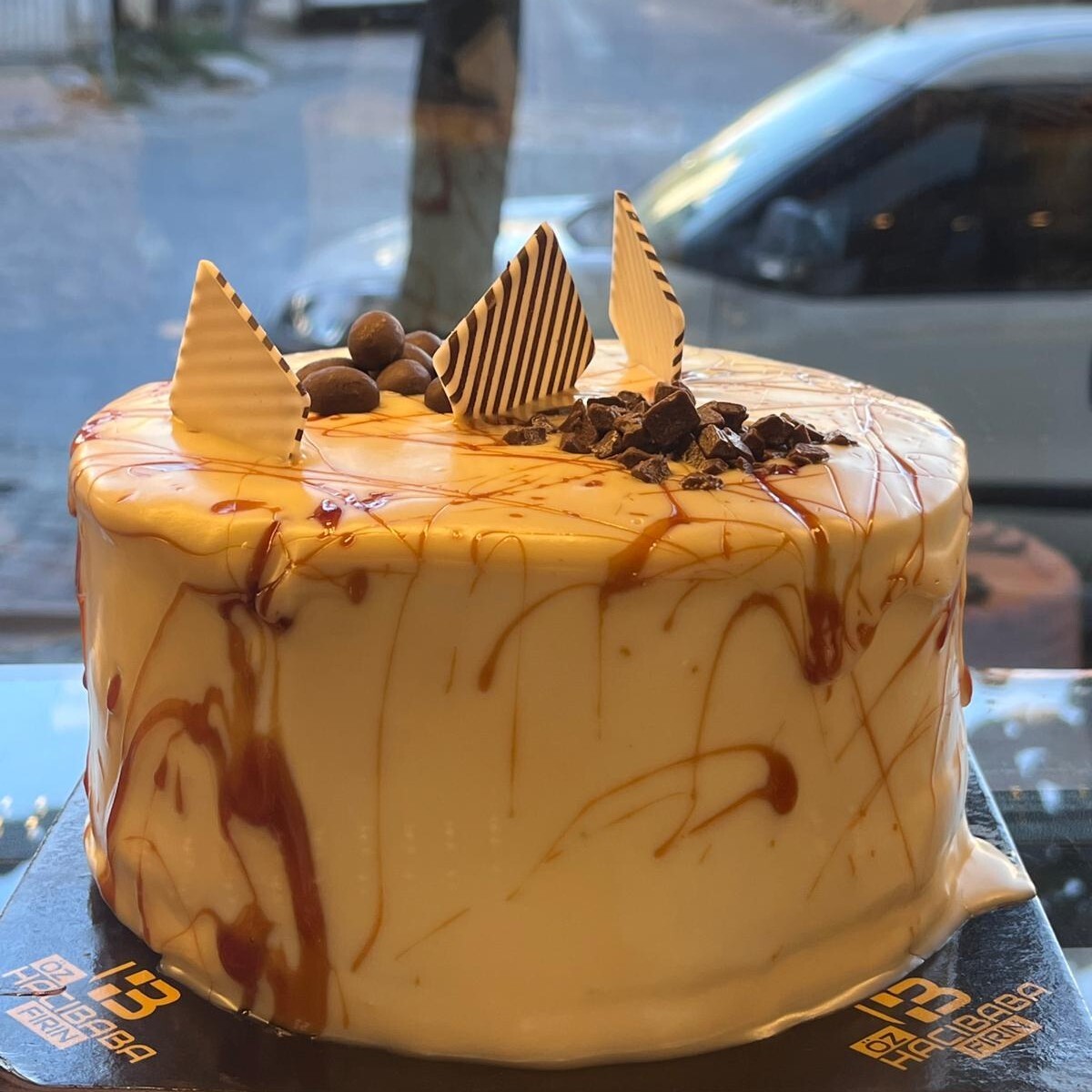6 - 8 Kişilik Fındık Çikolatalı Pasta