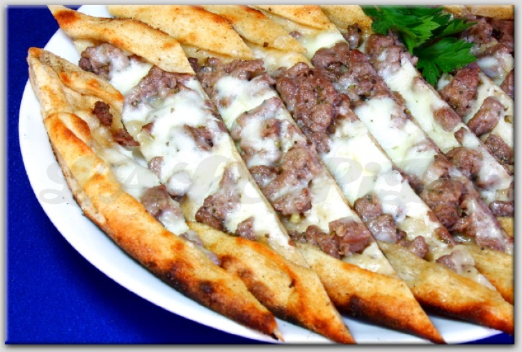 Sade Kuşbaşılı Kaşarlı Pide