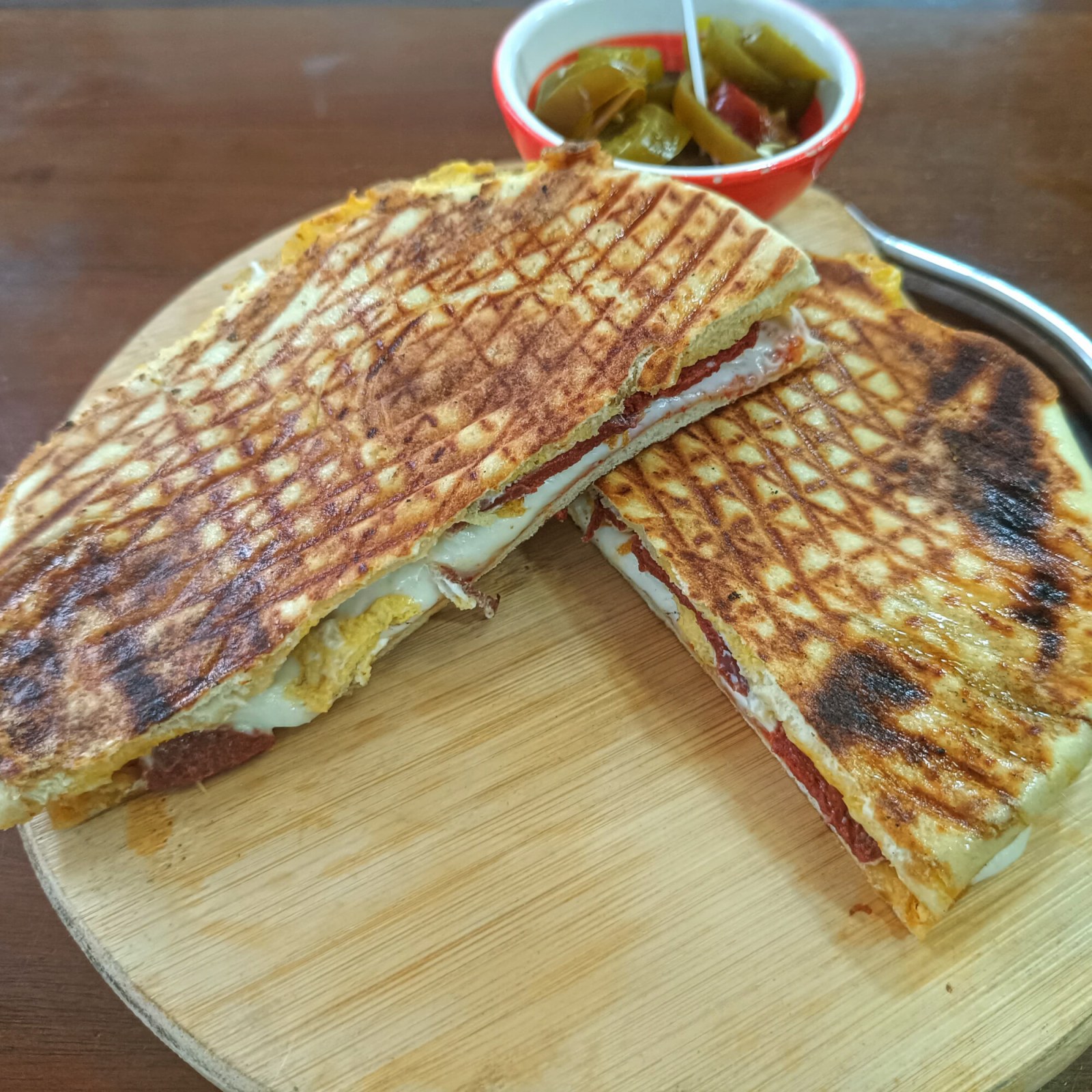 Yumurtalı Karışık Bazlama Tost