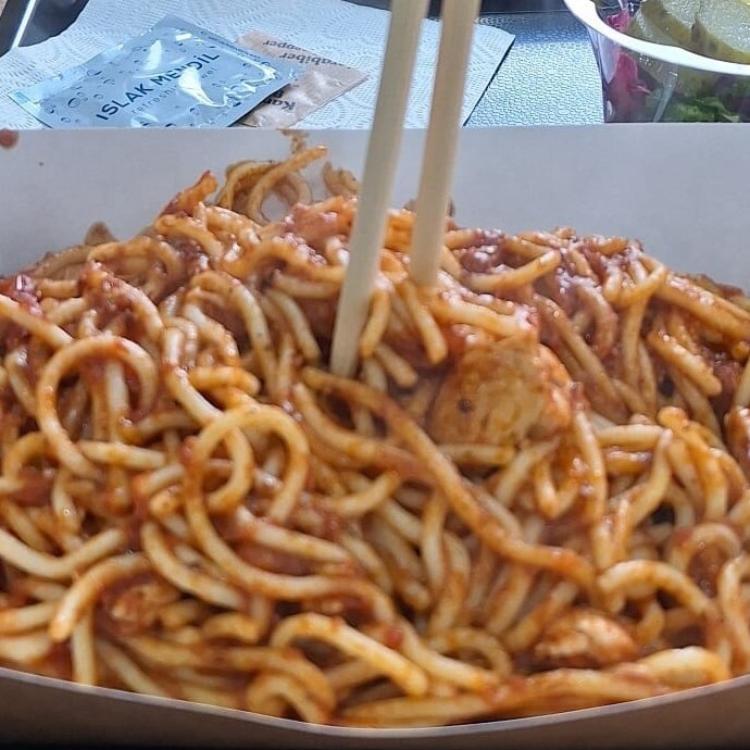 Tavuklu Domates Soslu Spagetti Makarna
