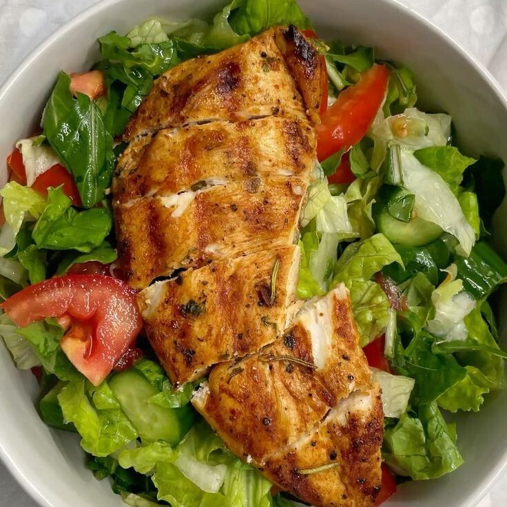 Izgara Tavuklu Salata