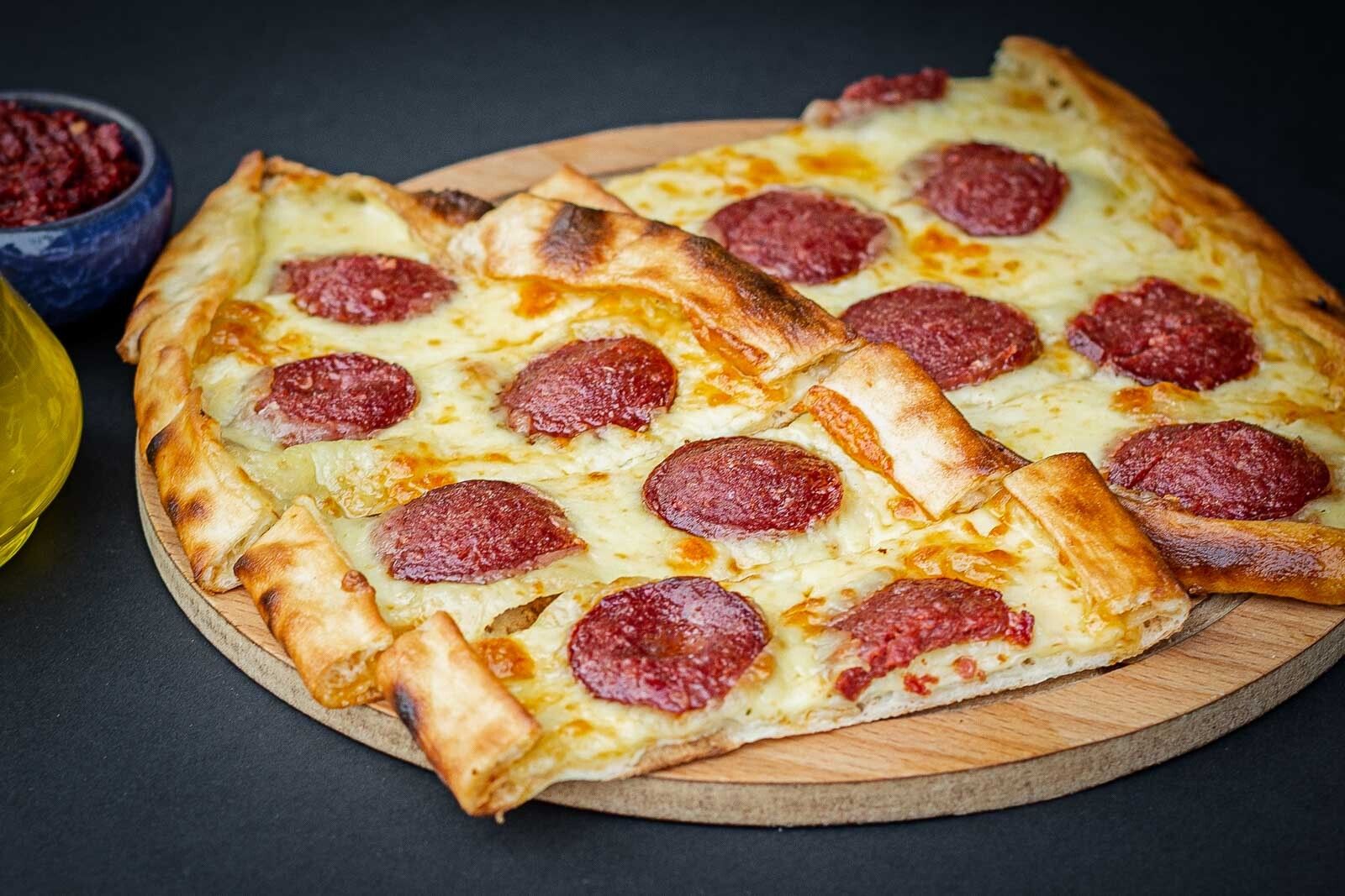 Kaşarlı Sucuklu Pide