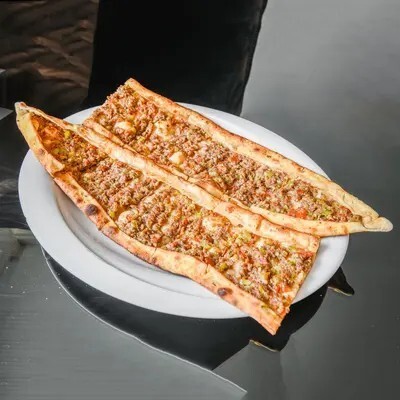 Kıymalı Ispanaklı Pide