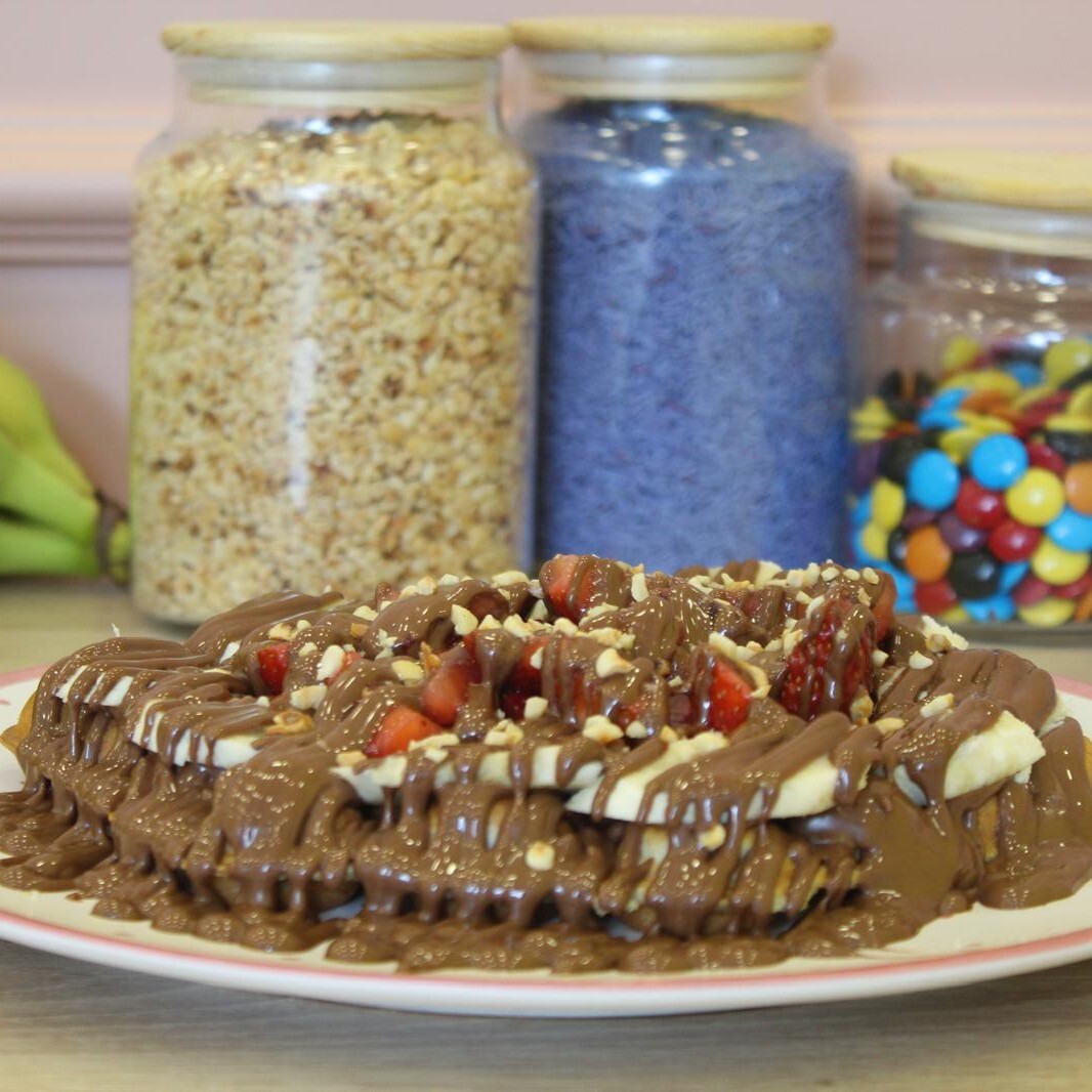 Sütlü Çikolatalı Muzlu Çilekli Waffle( Bubble Hamur)