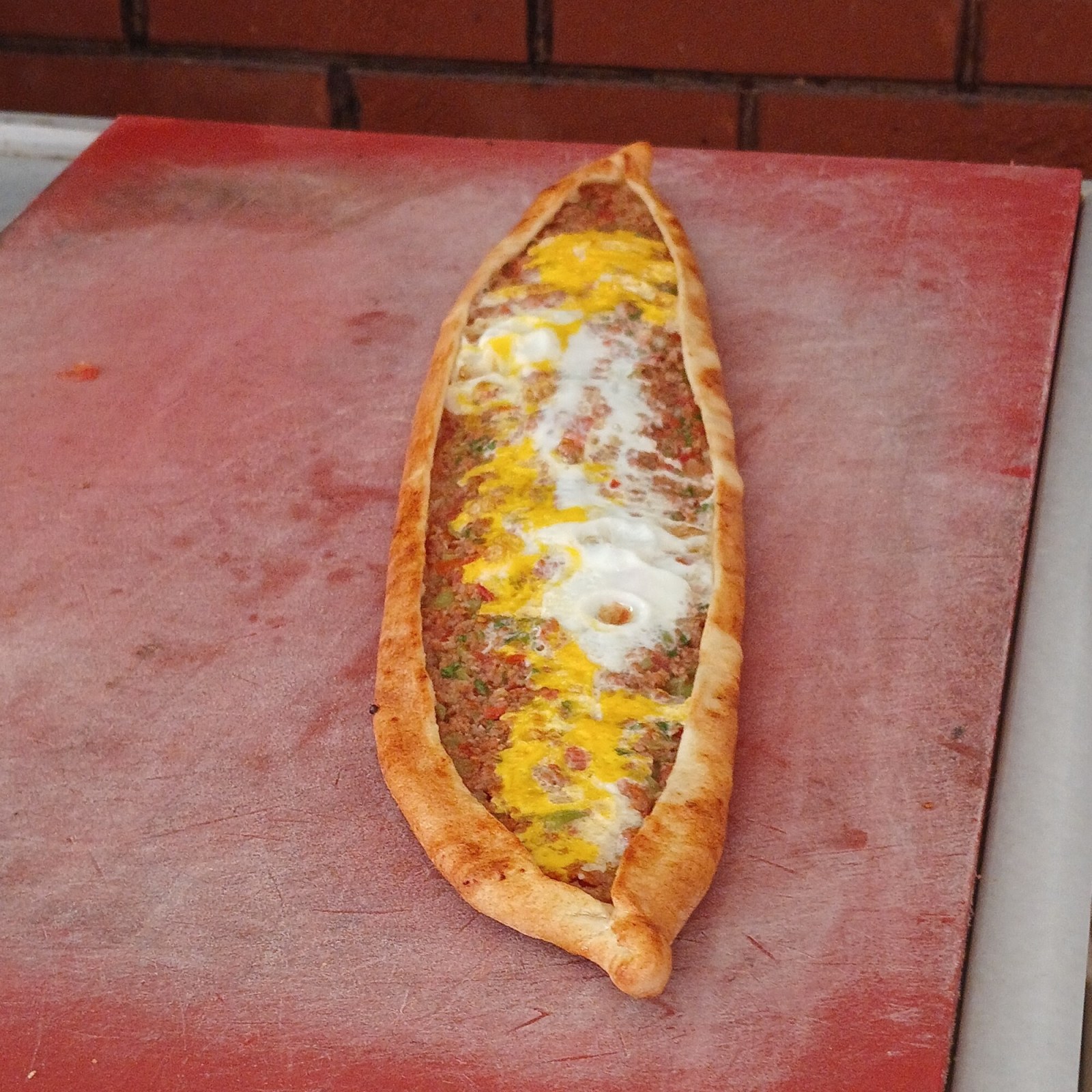 Kıymalı Yumurtalı Pide
