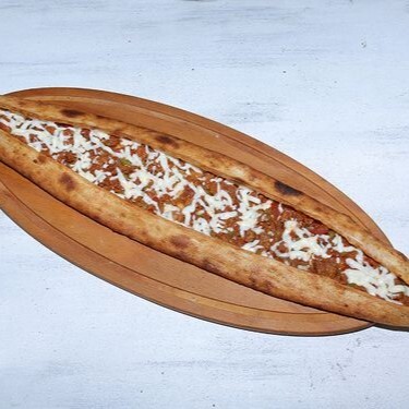 Kuşbaşılı Kaşarlı Pide