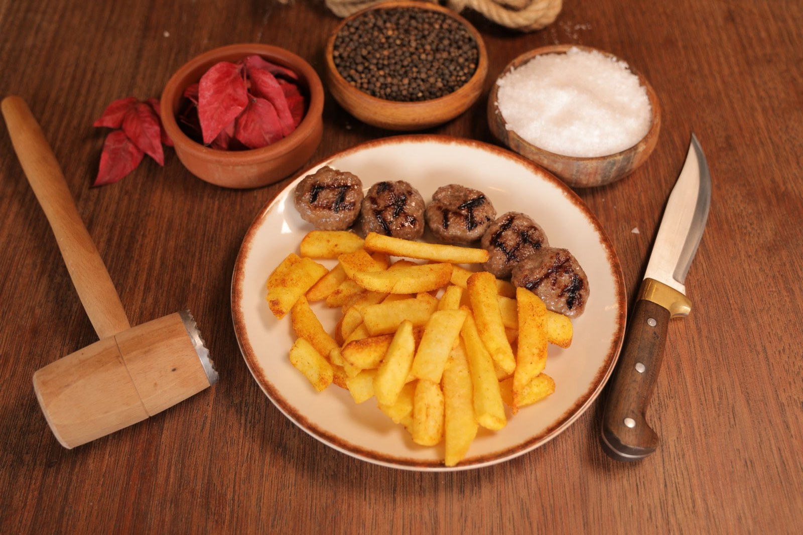 Kasap Köfte Patates