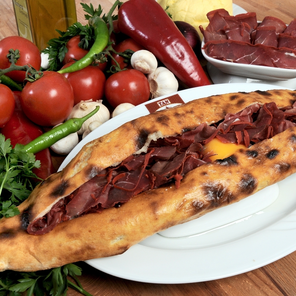 Pastırmalı Kaşarlı Pide