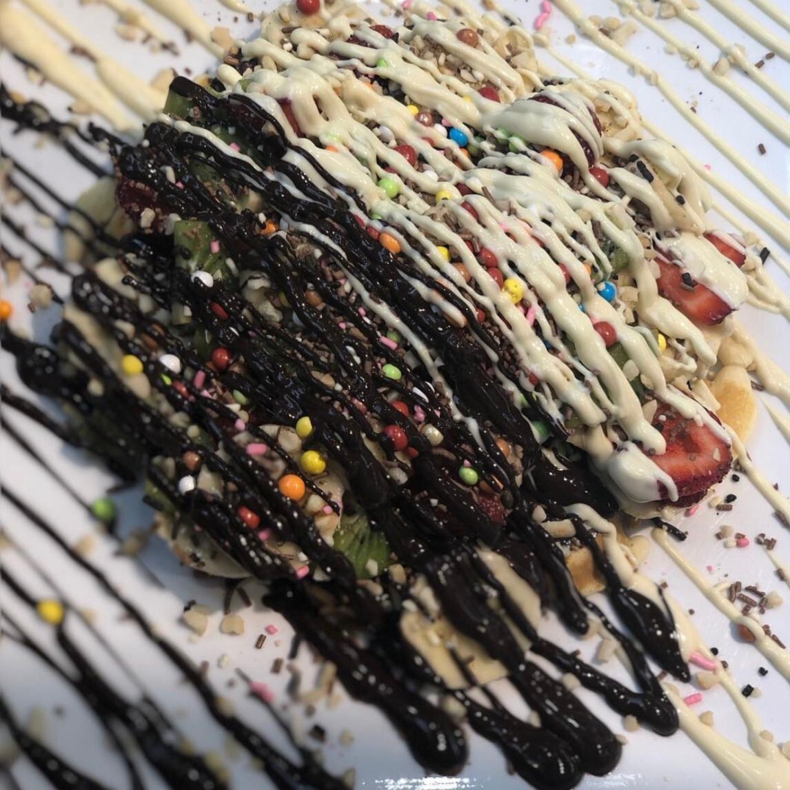 Bitter & Beyaz Çikolata Soslu Waffle