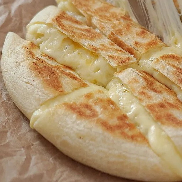 Kaşarlı Bazlama