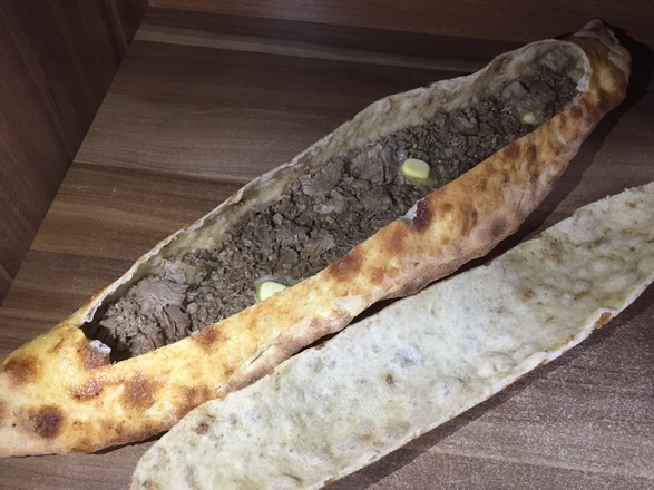 Kavurmalı Pide (Kapalı)